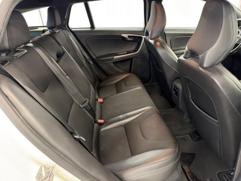 VOLVO V60 2017
