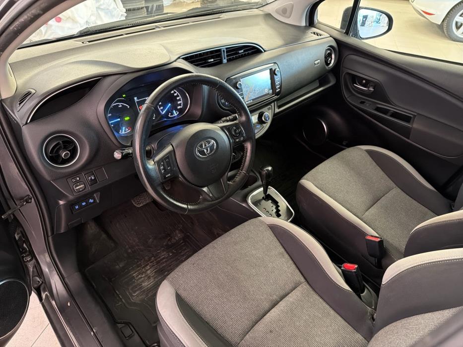 TOYOTA Yaris 2019