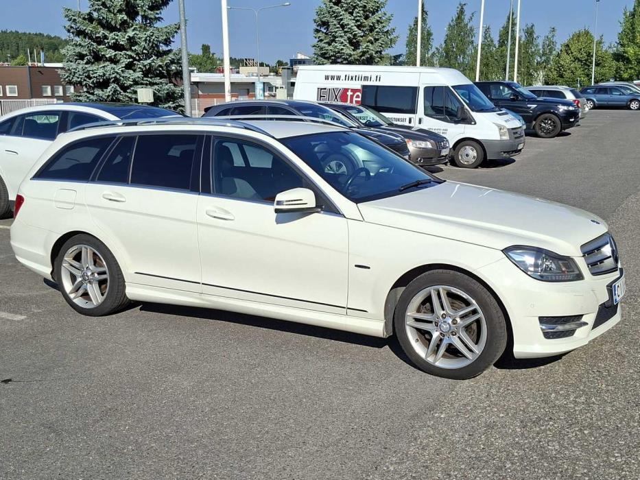 MERCEDES-BENZ C 2011