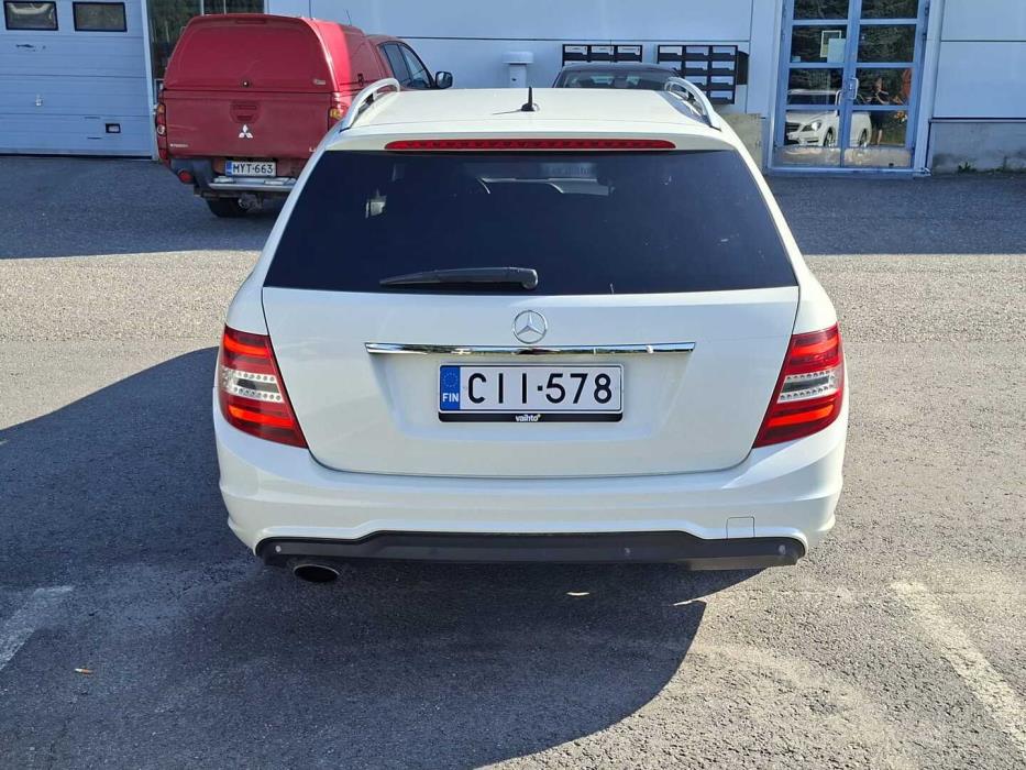 MERCEDES-BENZ C 2011