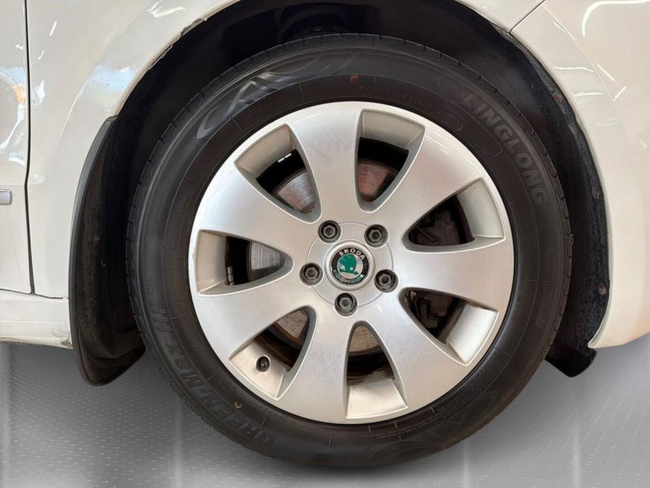 SKODA Superb 2012