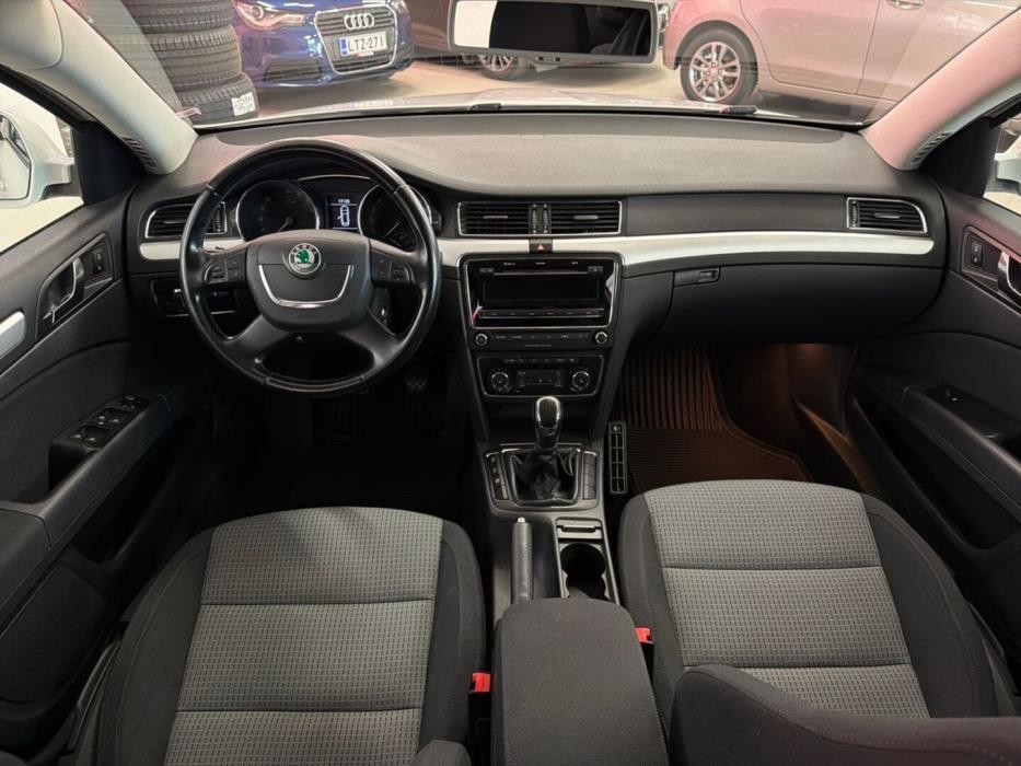 SKODA Superb 2012
