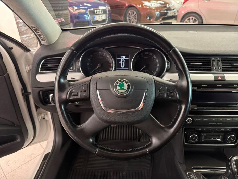 SKODA Superb 2012