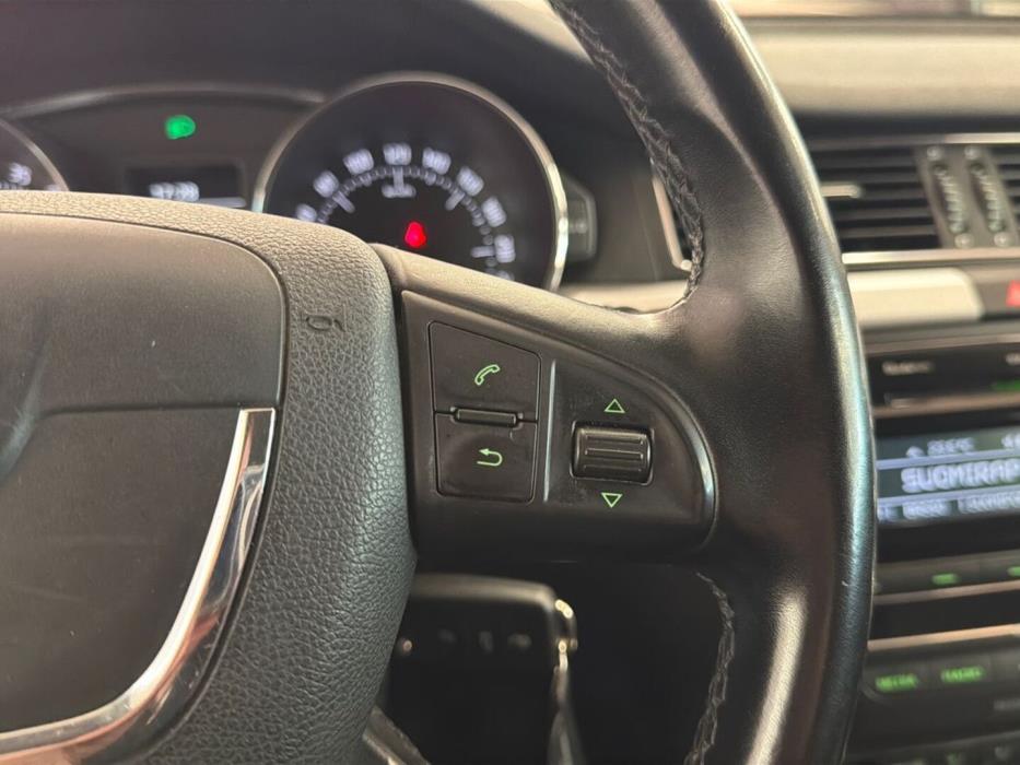 SKODA Superb 2012