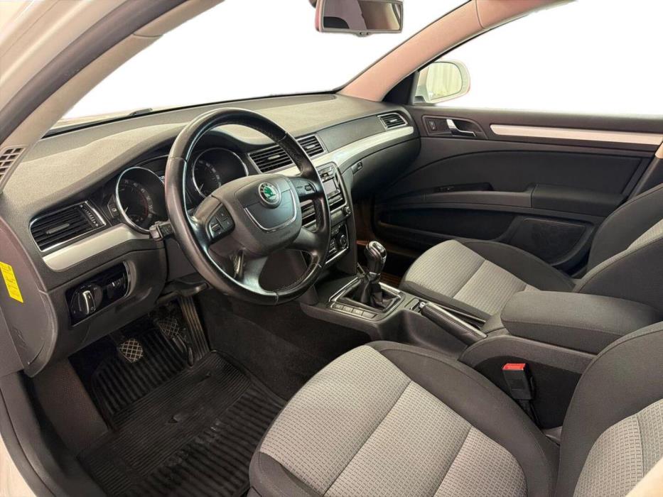 SKODA Superb 2012