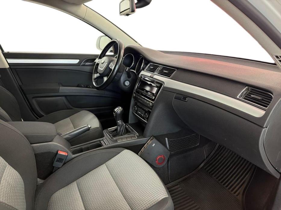 SKODA Superb 2012