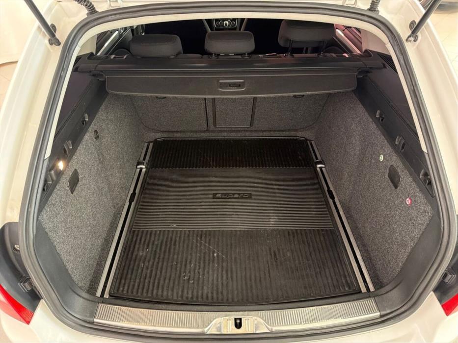 SKODA Superb 2012