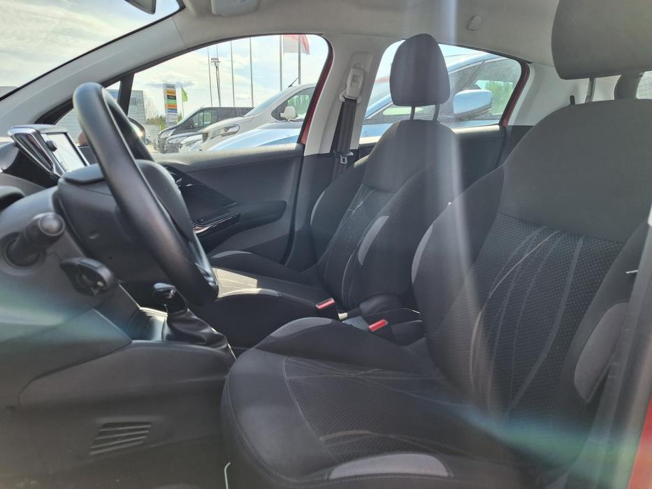PEUGEOT 208 2012
