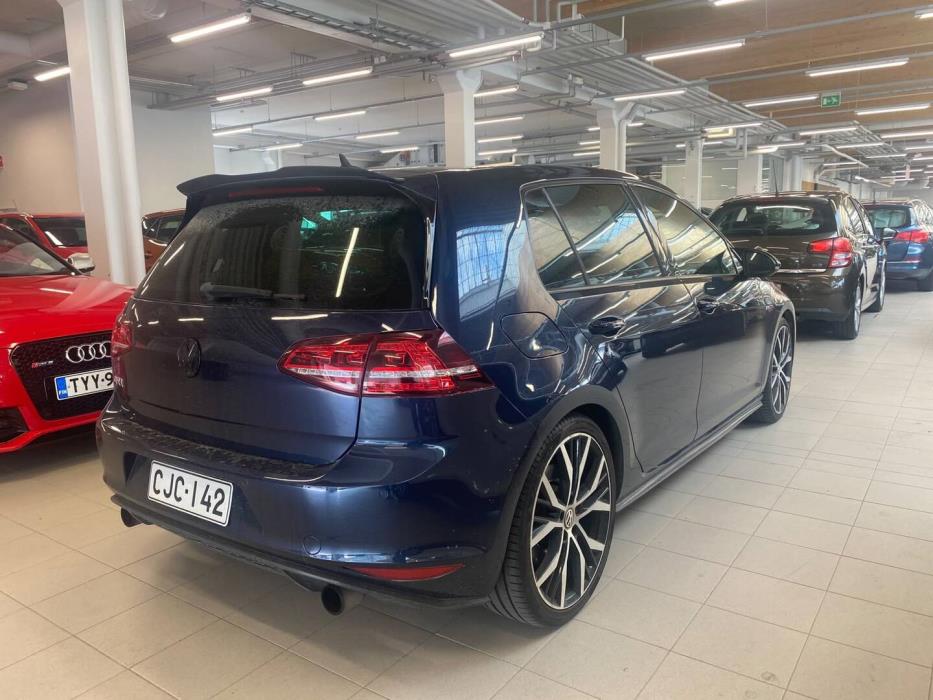 VOLKSWAGEN Golf 2013