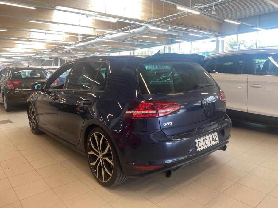 VOLKSWAGEN Golf 2013