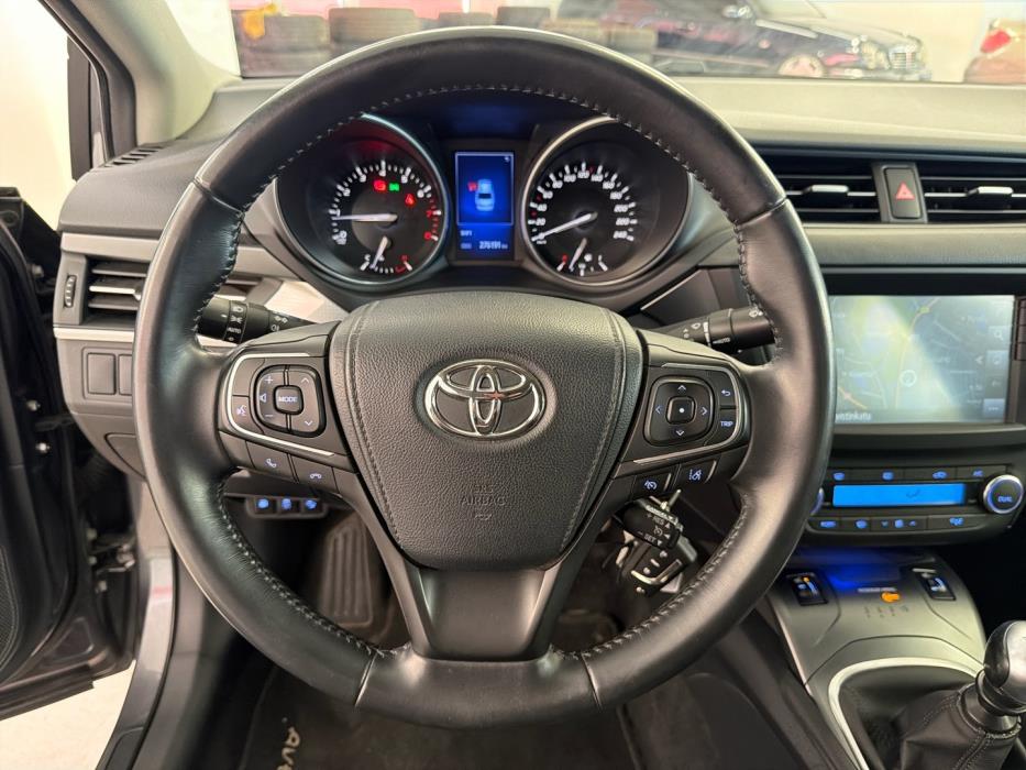 TOYOTA Avensis 2017