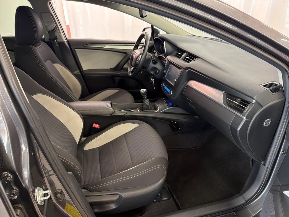 TOYOTA Avensis 2017