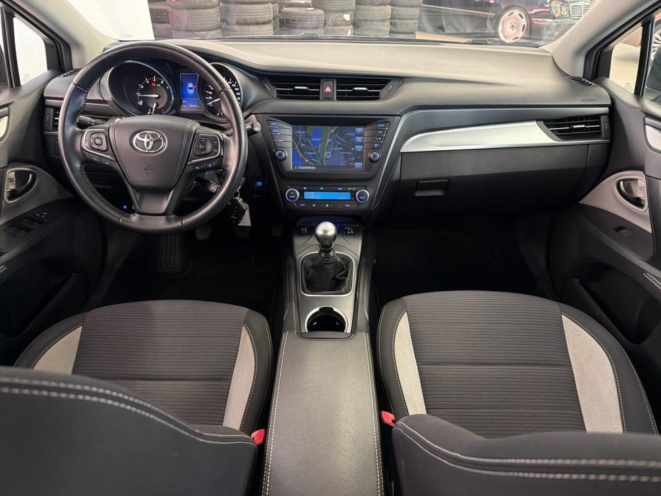 TOYOTA Avensis 2017