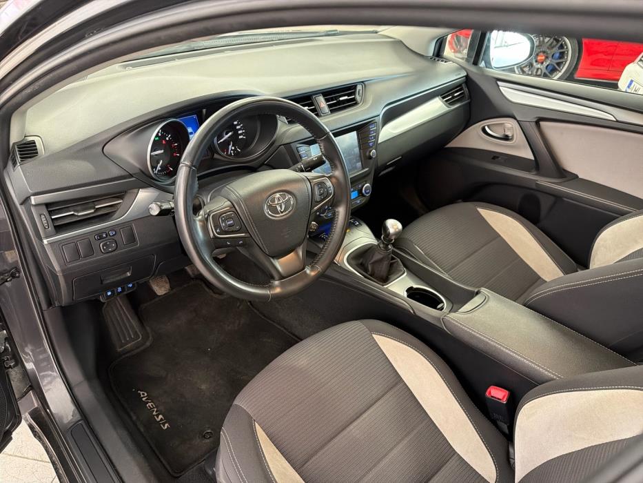 TOYOTA Avensis 2017
