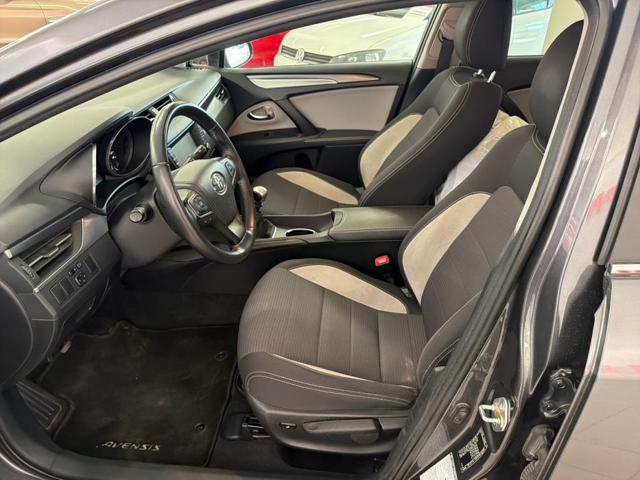 TOYOTA Avensis 2017