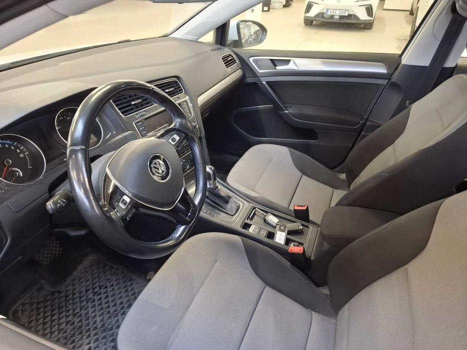 VOLKSWAGEN Golf 2015