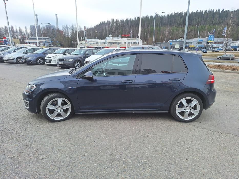 VOLKSWAGEN Golf 2015