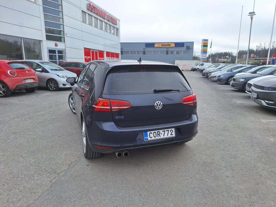 VOLKSWAGEN Golf 2015