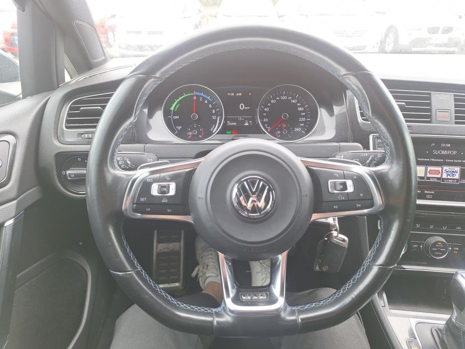 VOLKSWAGEN Golf 2015