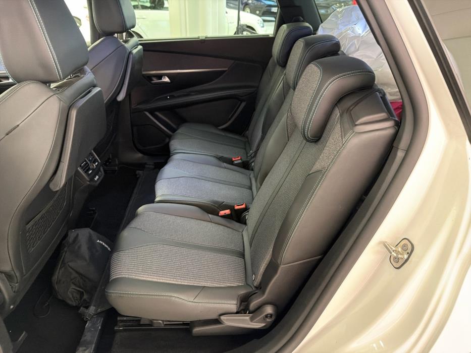 PEUGEOT 5008 2021