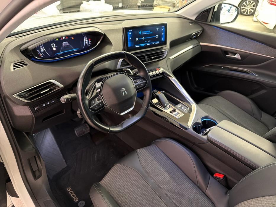PEUGEOT 5008 2021