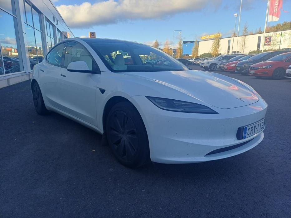 TESLA Model 3 2024