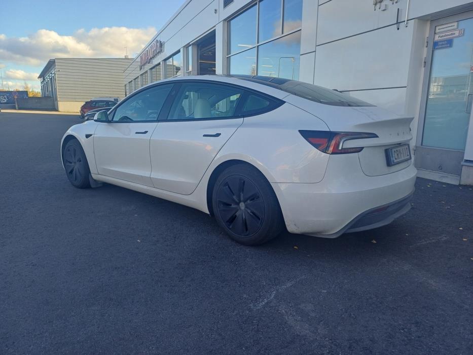 TESLA Model 3 2024