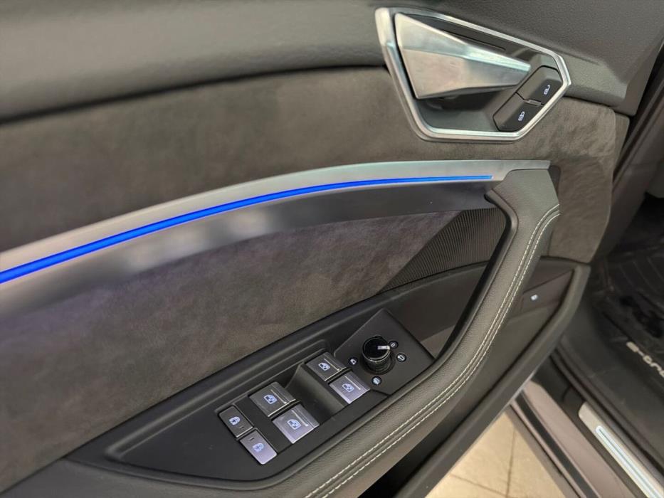AUDI e-tron 2021