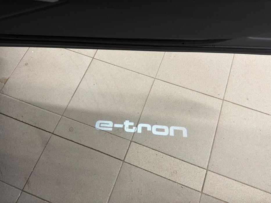 AUDI e-tron 2021