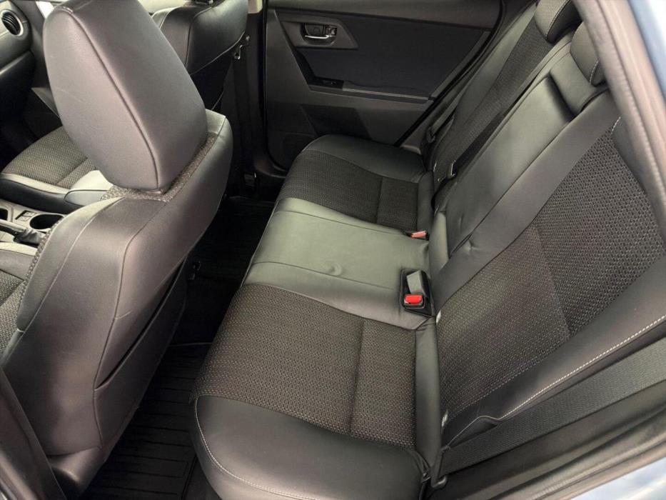 TOYOTA Auris 2015