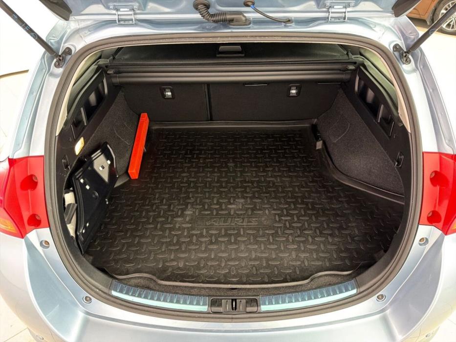 TOYOTA Auris 2015