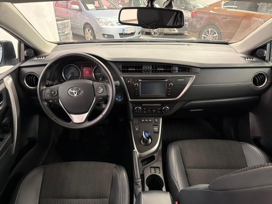 TOYOTA Auris 2015