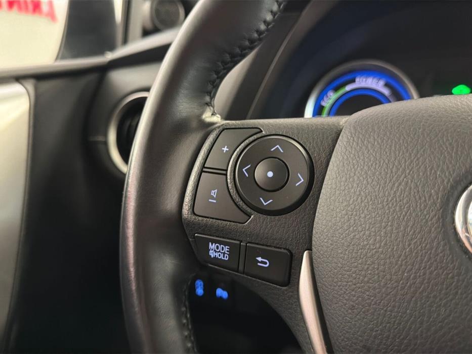 TOYOTA Auris 2015