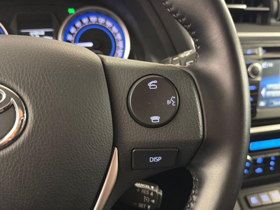 TOYOTA Auris 2015