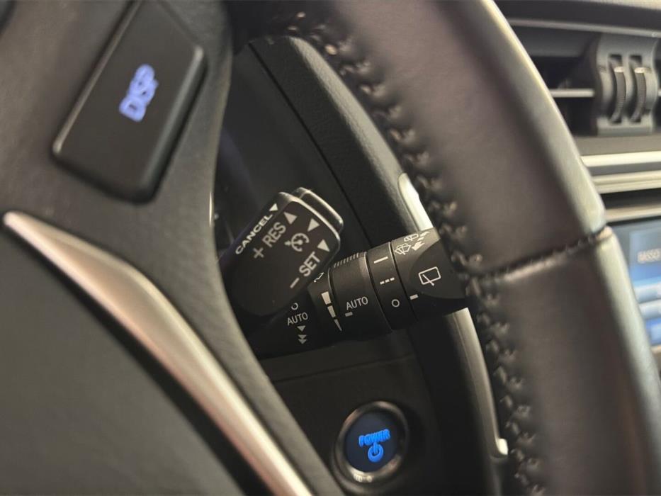 TOYOTA Auris 2015