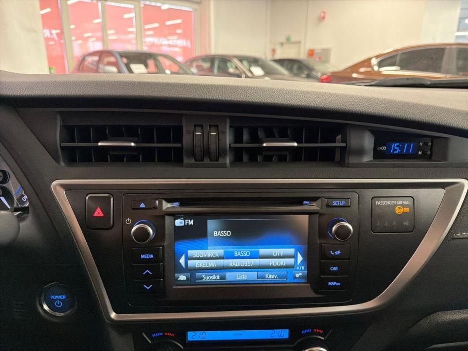 TOYOTA Auris 2015