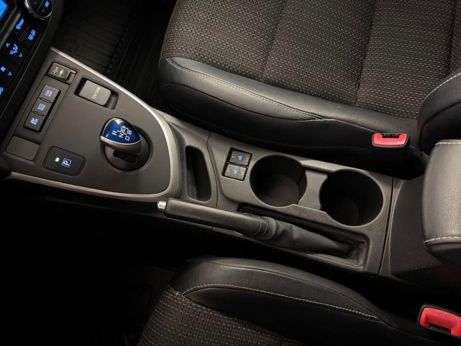 TOYOTA Auris 2015