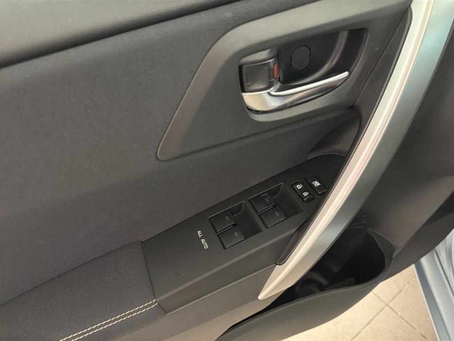 TOYOTA Auris 2015