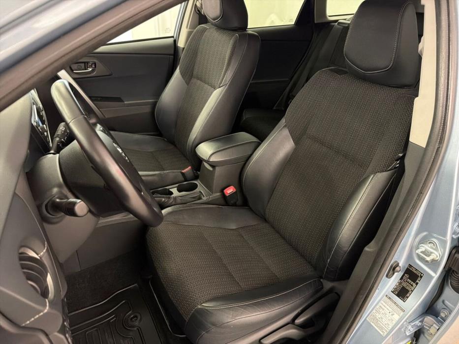 TOYOTA Auris 2015