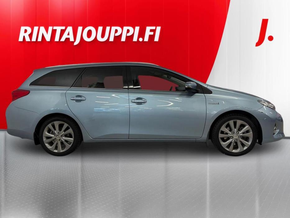 TOYOTA Auris 2015