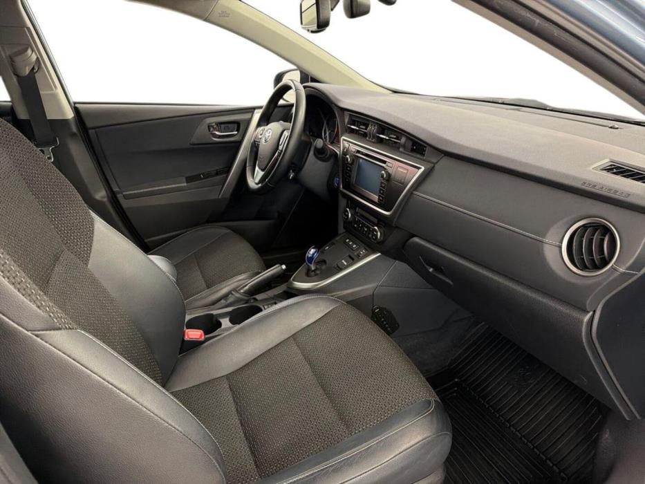TOYOTA Auris 2015