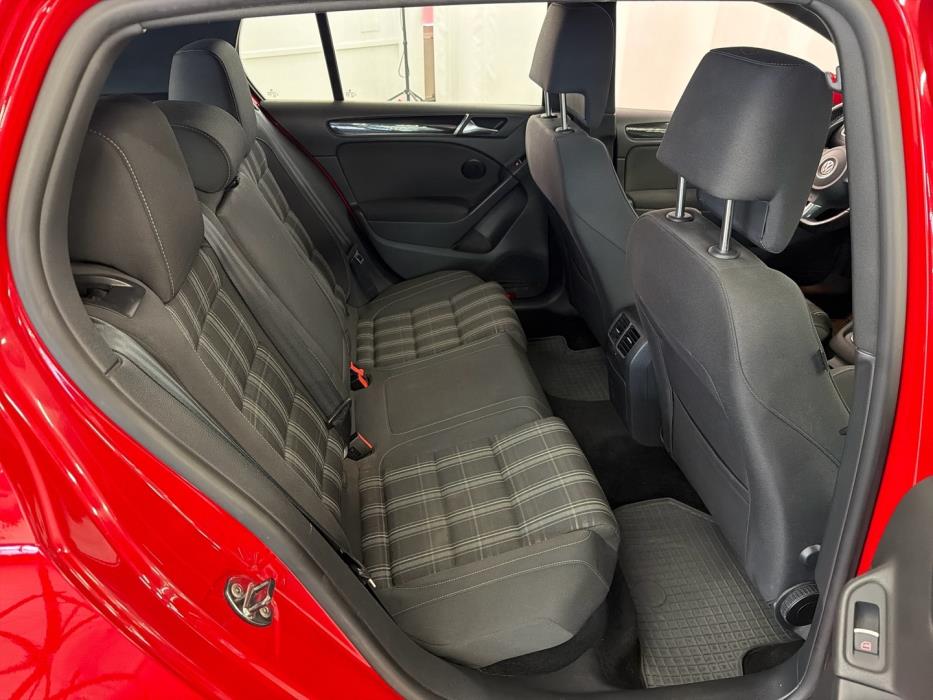 VOLKSWAGEN Golf 2010