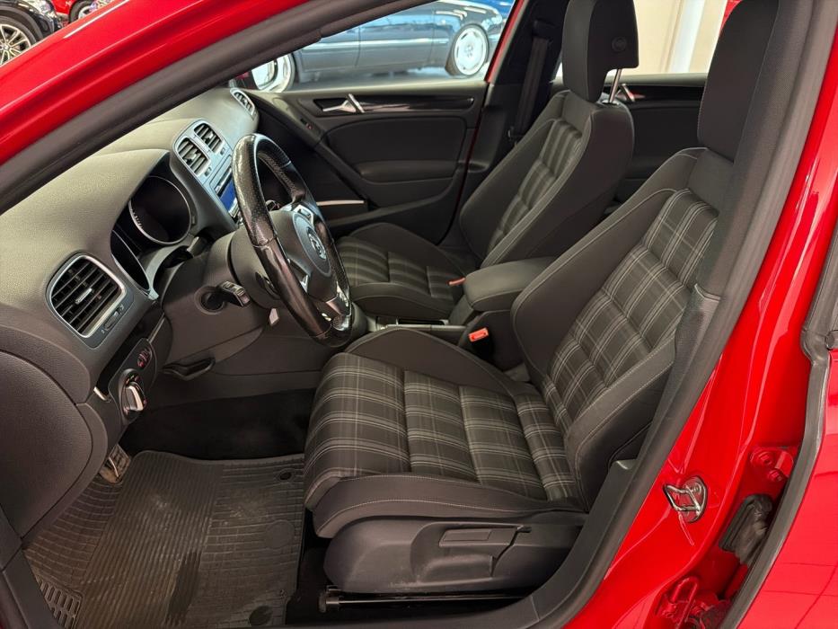 VOLKSWAGEN Golf 2010