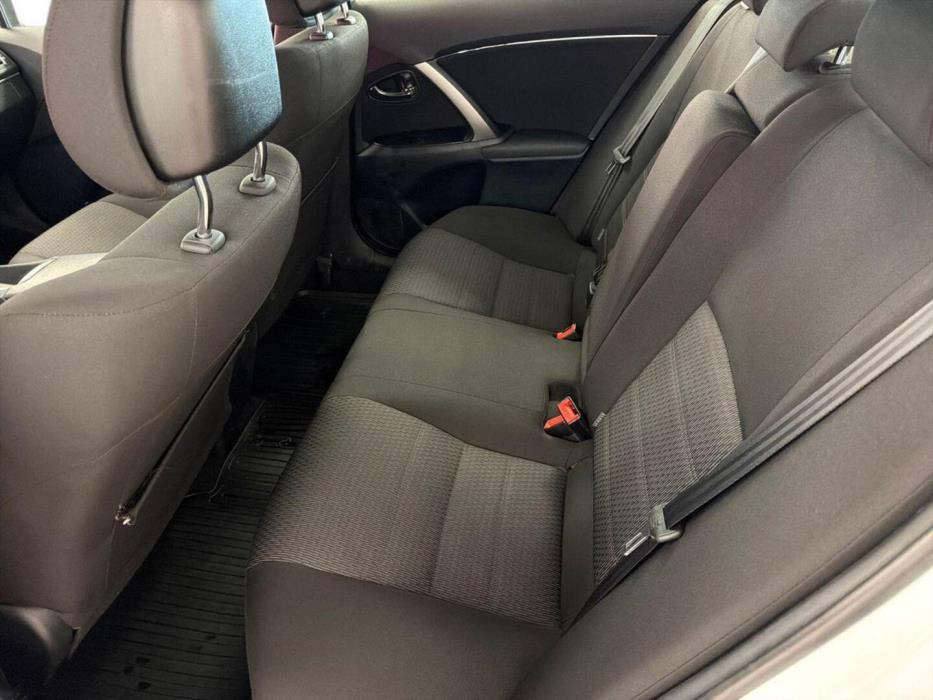 TOYOTA Avensis 2013