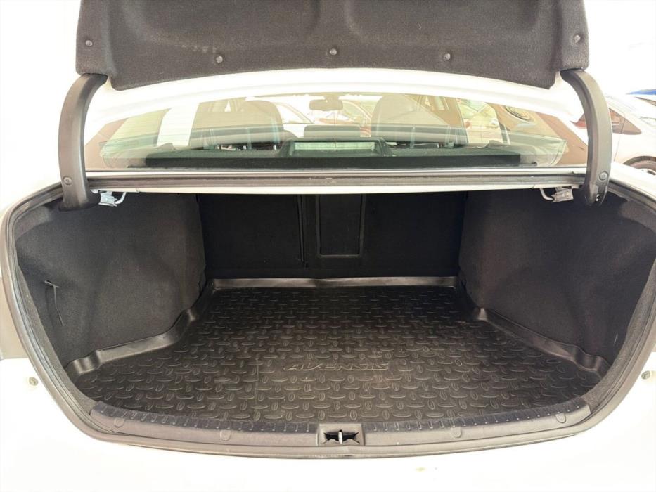 TOYOTA Avensis 2013