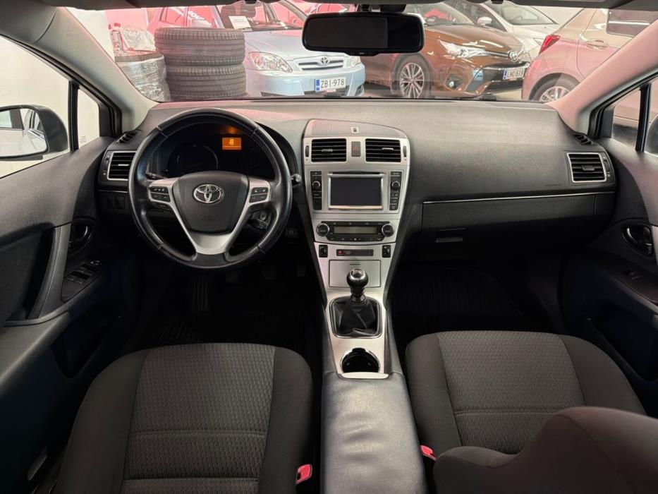 TOYOTA Avensis 2013