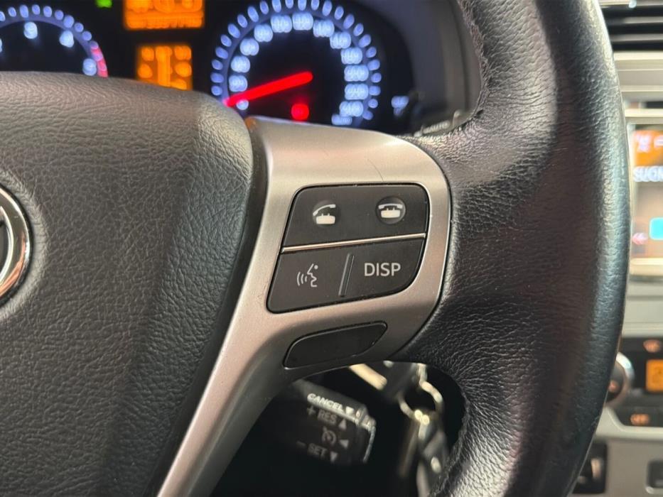 TOYOTA Avensis 2013