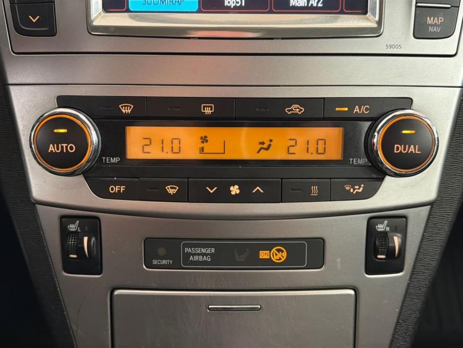 TOYOTA Avensis 2013