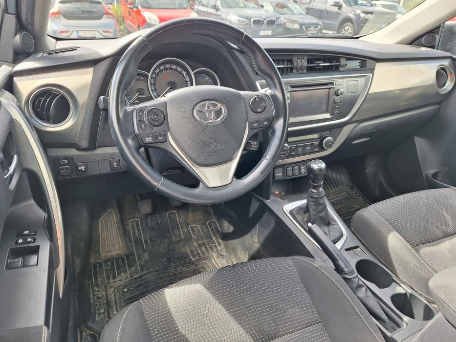 TOYOTA Auris 2013