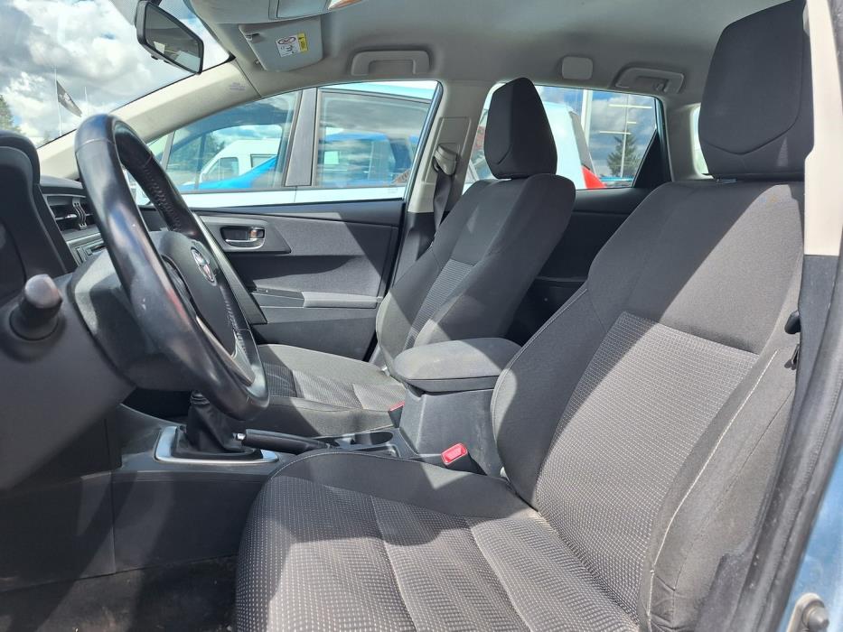 TOYOTA Auris 2013